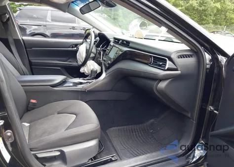 2019 Toyota Camry Le z USA, uszkodzony, nr VIN 4T1B11HK7KU166010